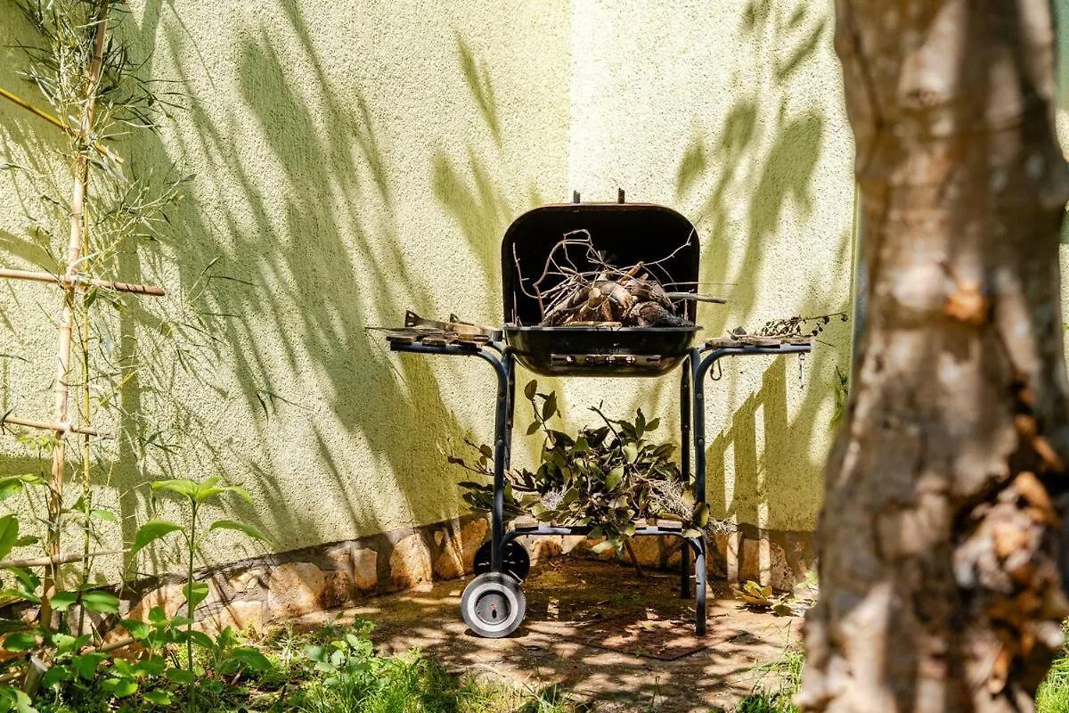 Apartment Green House Peroj, Wi-Fi, Free Parking, Garden, Hot Tube, Pet Friendly